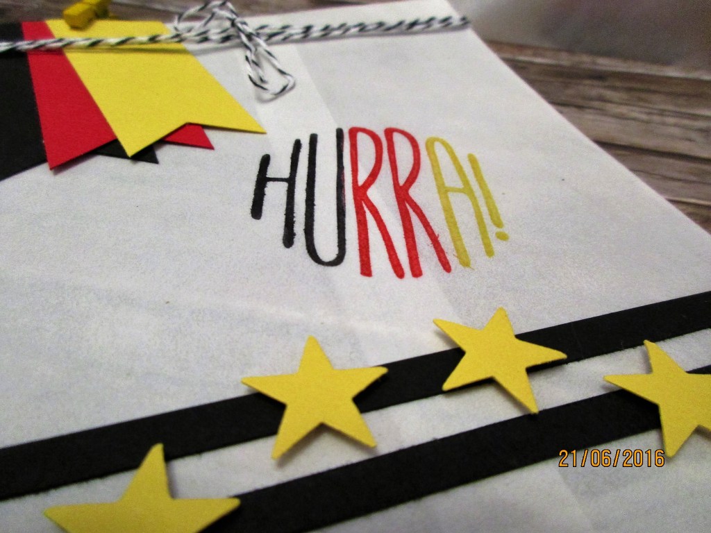 Hurra - gestempelt auf eine Pergamenttüte von stampin up