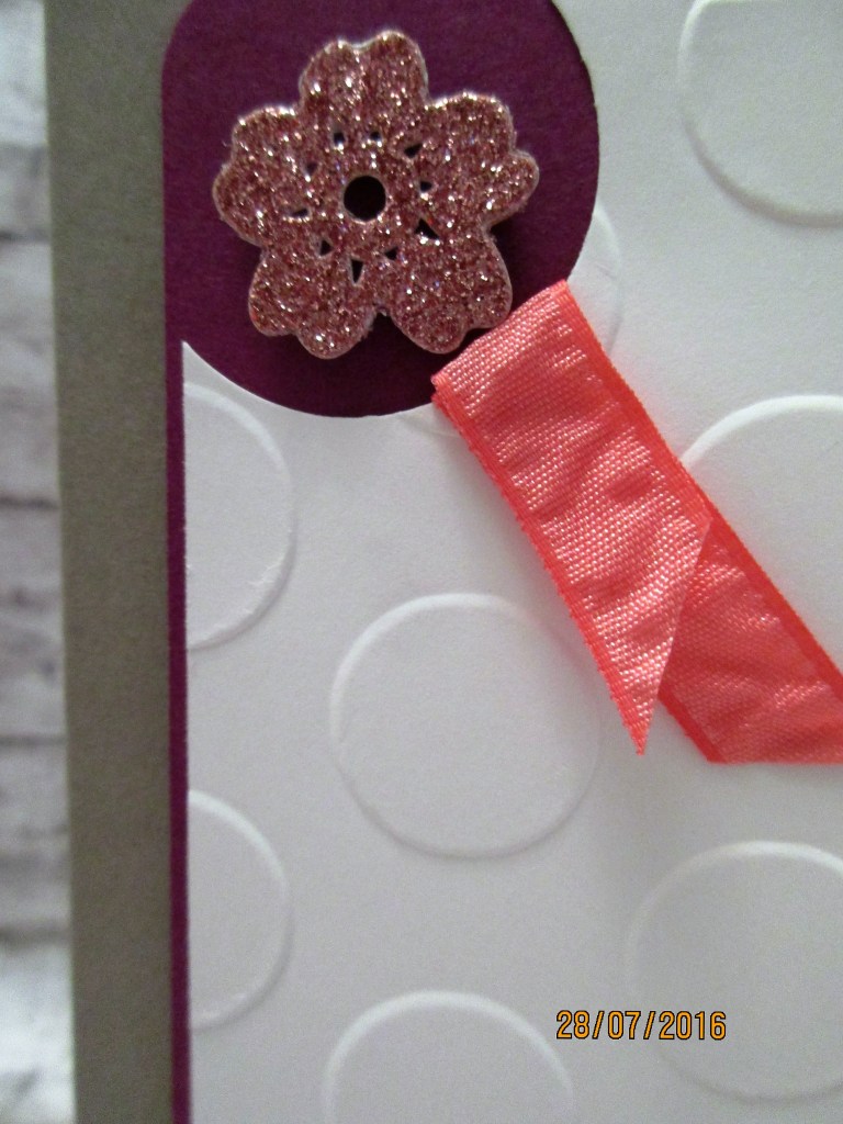 die größere Blüte aus den Thinlits Blühendes Herz